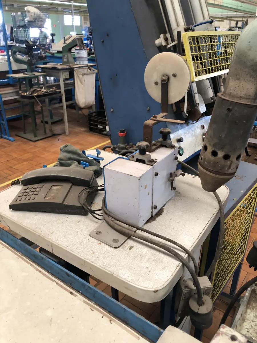 LOTE 401 - Máquina de passar fita