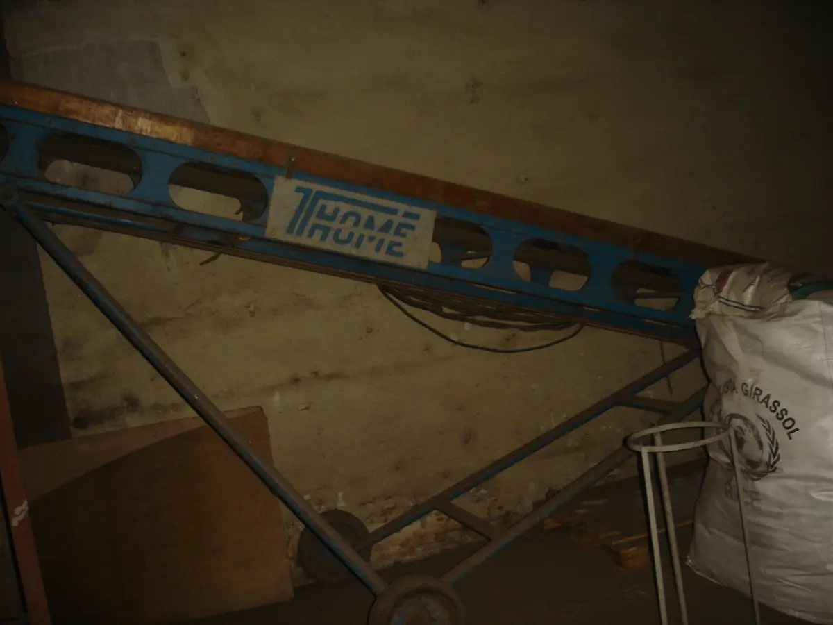 LOTE 037 - esteira inclinada transportadora de sacos 6 metros