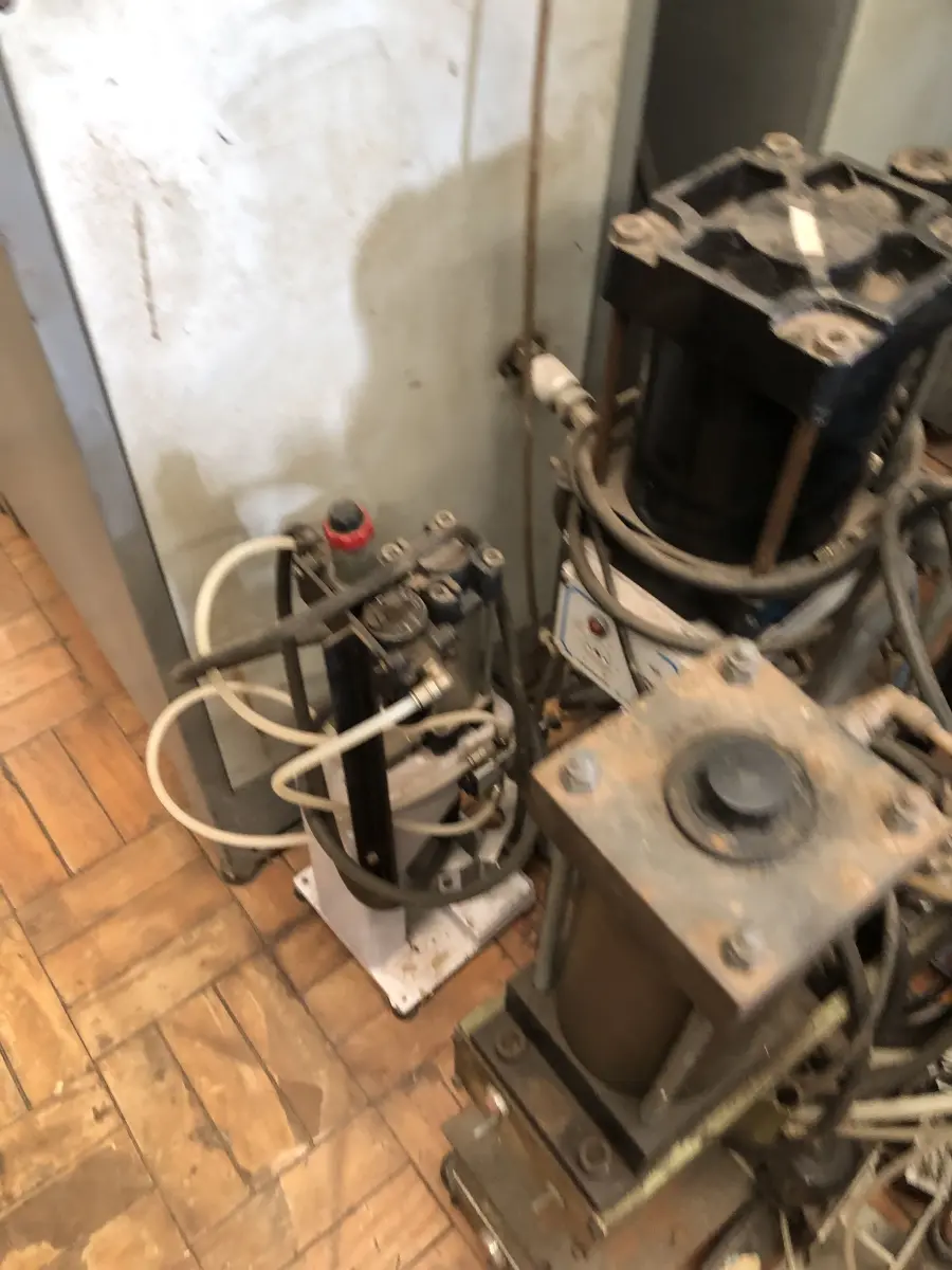 LOTE 354 - 14 prensas