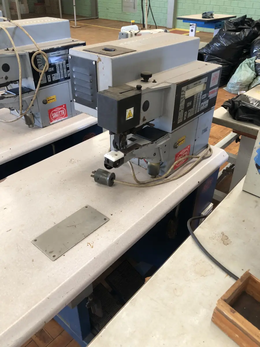 LOTE 217 - 4 máquinas de costura Sagita 