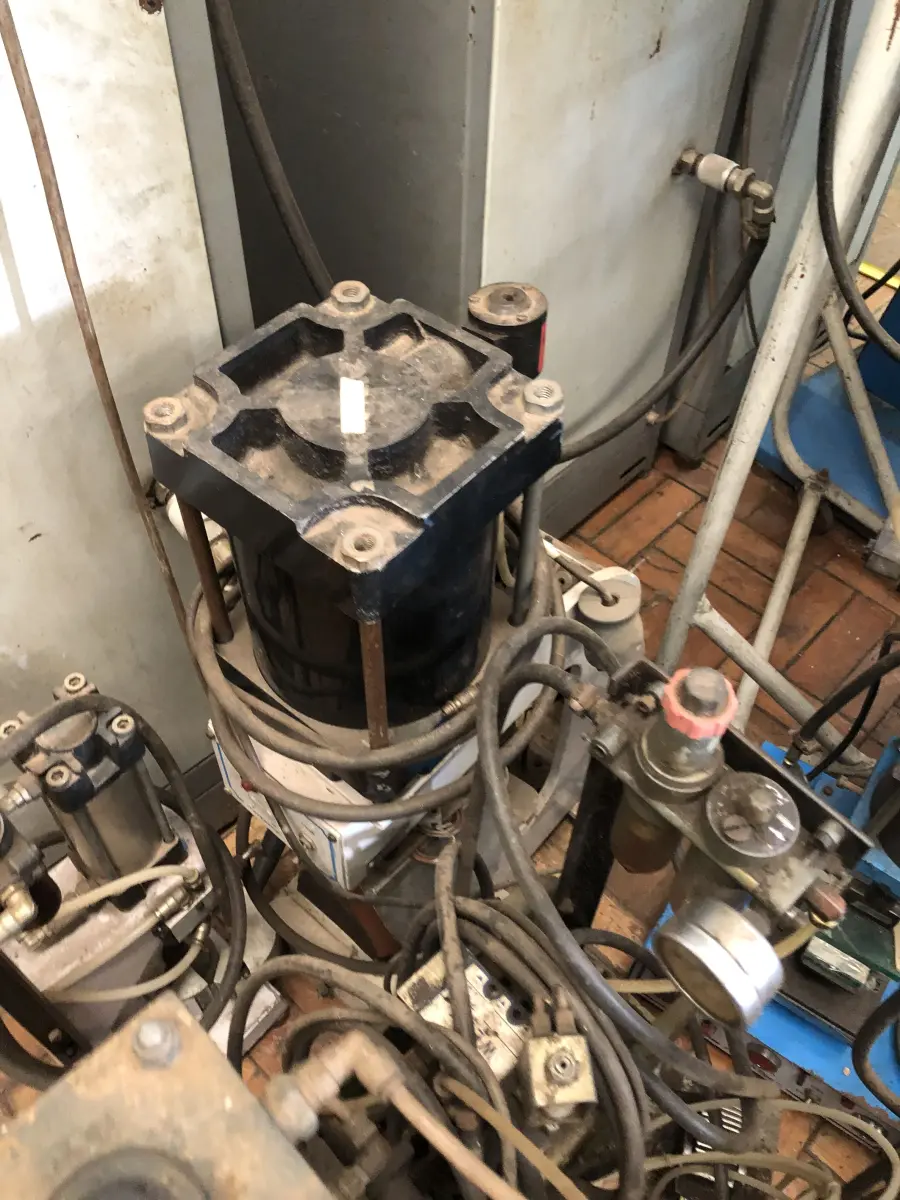 LOTE 354 - 14 prensas