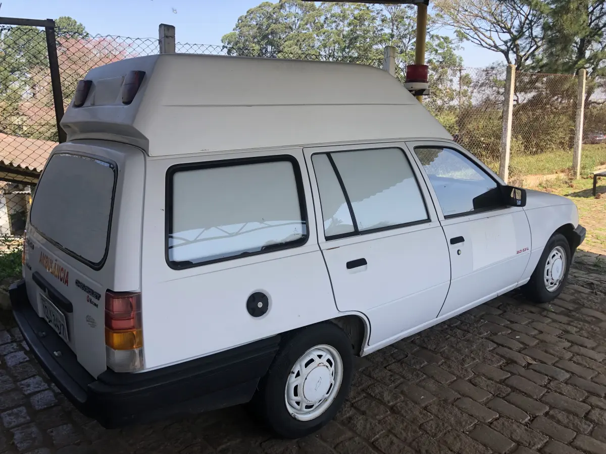 LOTE 001 - GM Kadett Ipanema ambulância 94/95