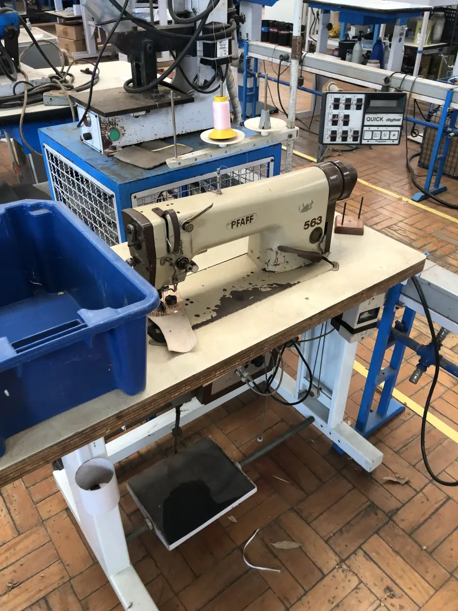 LOTE 306 - 2 máquinas de costura