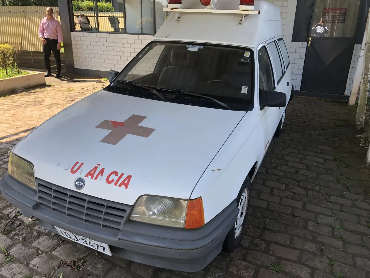 LOTE 001 - GM Kadett Ipanema ambulância 94/95