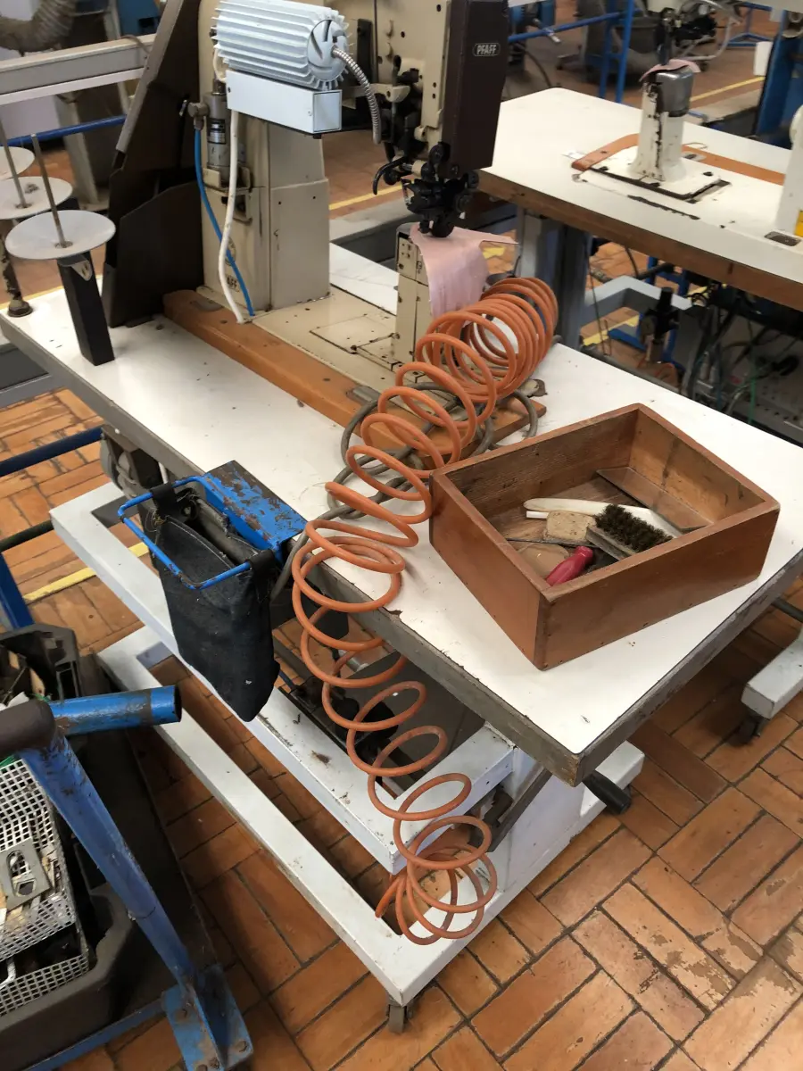 LOTE 396 - 2 máquinas de costura 