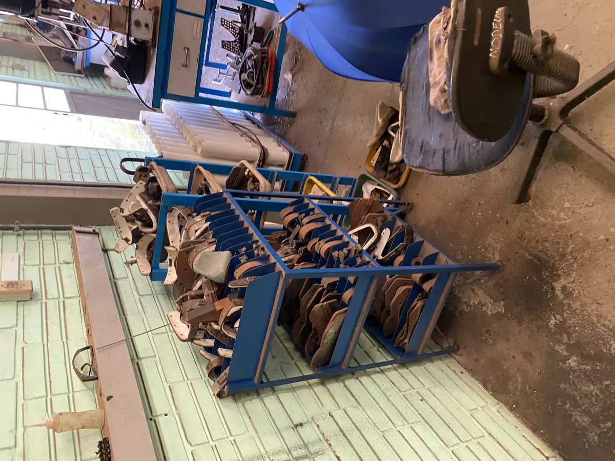 LOTE 461 - prateleira de metal 