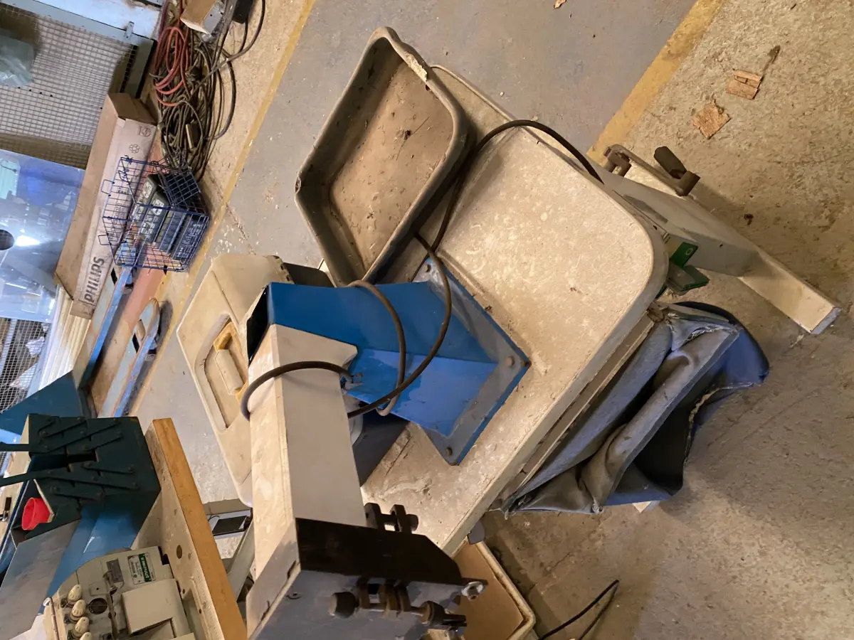 LOTE 453 - Maquina de rebater costura 