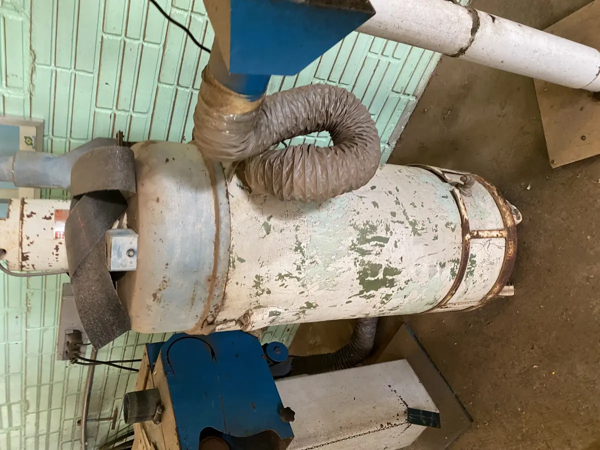 LOTE 471 - Lixadeira boneca, lixadeira dupla e coletor de pó