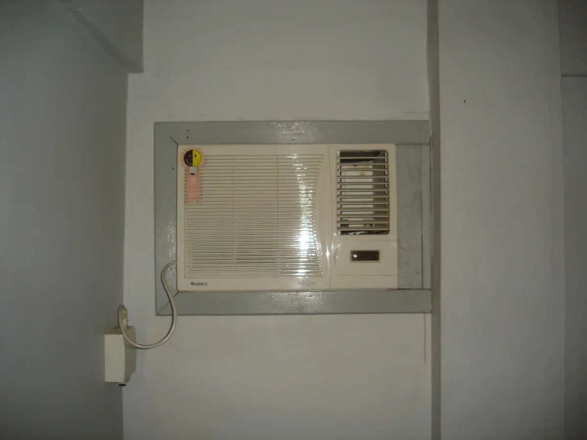 LOTE 024 - Ar condicionado graveta Gree