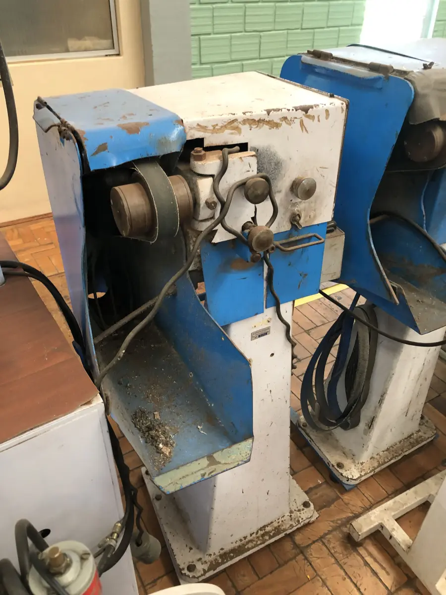 LOTE 388 - 2 lixadeiras simples