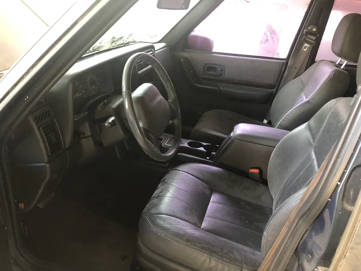 LOTE 007 - Jeep Cherokee Sport c/GNV (verificar documento) pl.DDO0868 2000/2000