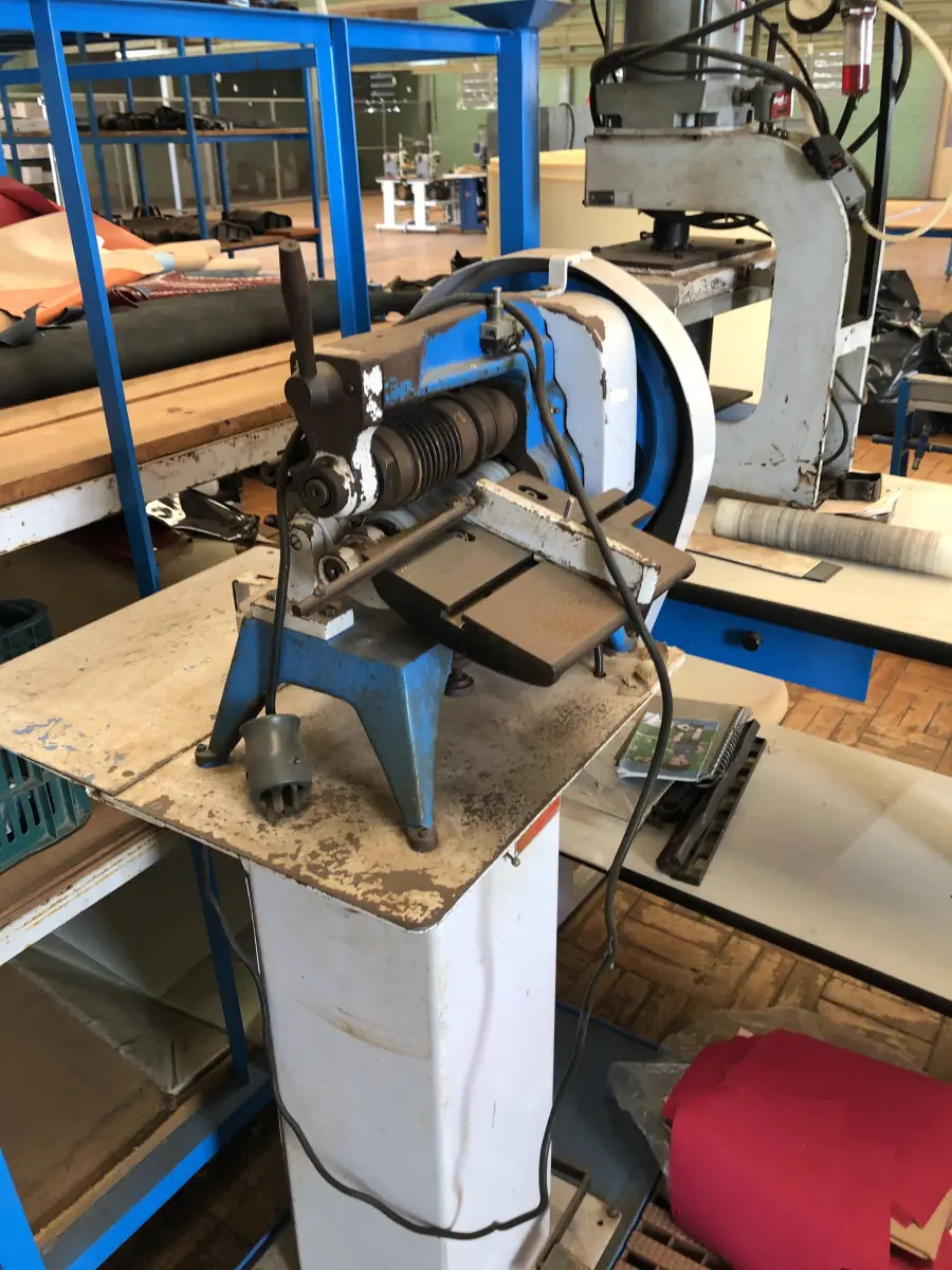 LOTE 347 - Máquina de cortar tiras 