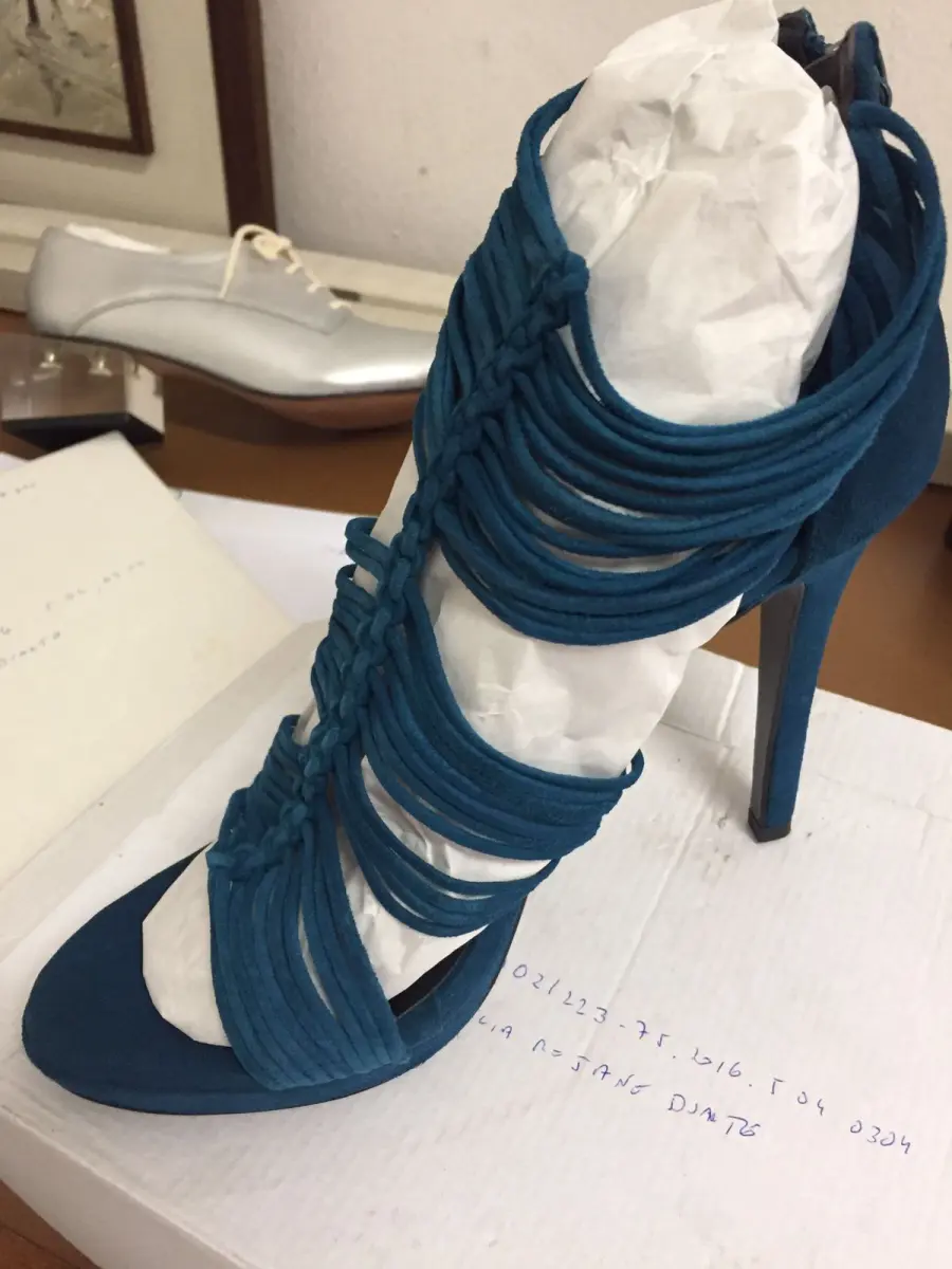 LOTE 001 - Lote de sapatos femininos