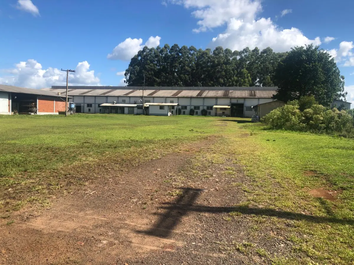 LOTE 001 - Pavilhão Industrial com área construída de 4.052,47 m2  somente em área de 25.798,02m2