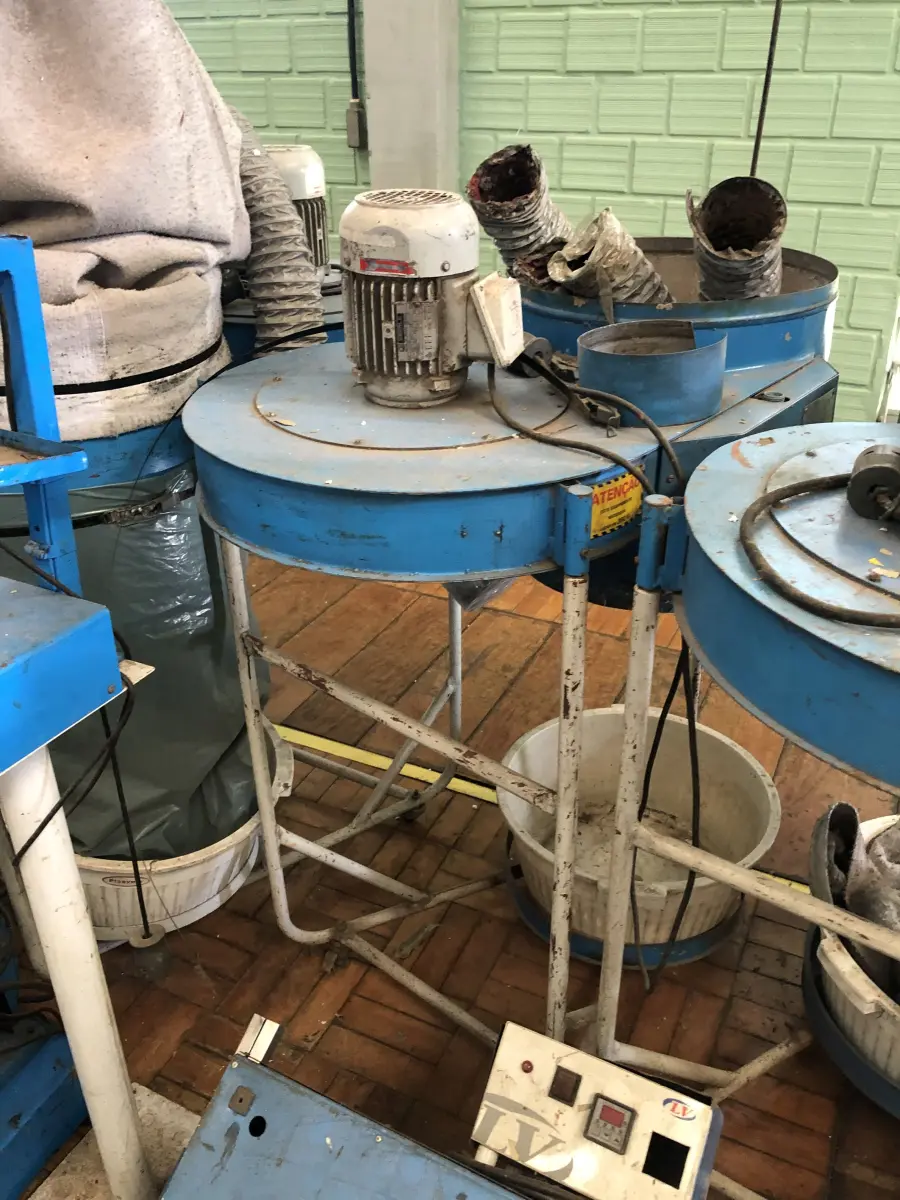 LOTE 353 - 5 coletores de pó 