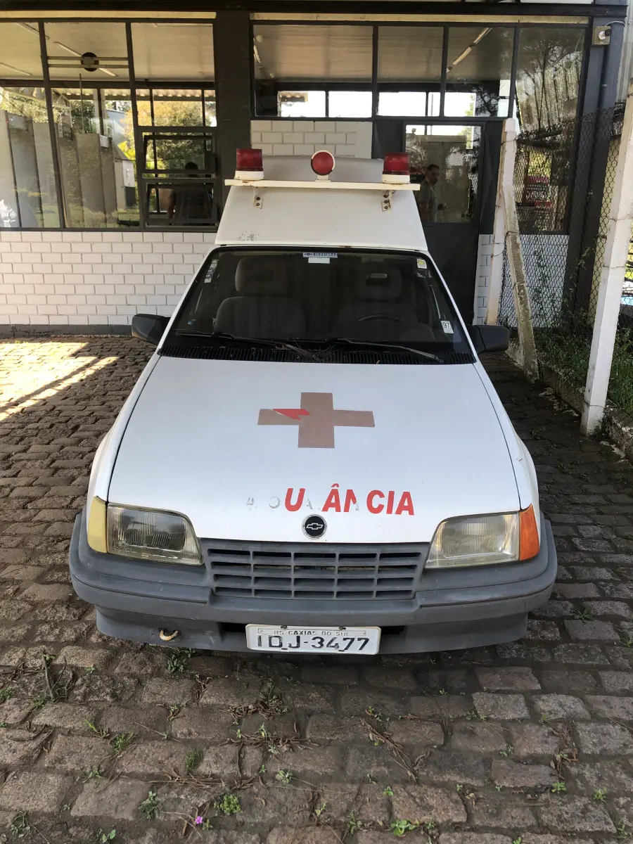 LOTE 001 - GM Kadett Ipanema ambulância 94/95