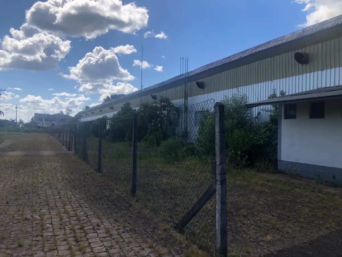 LOTE 001 - Pavilhão Industrial de esquina