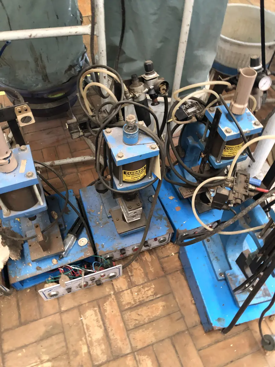 LOTE 354 - 14 prensas