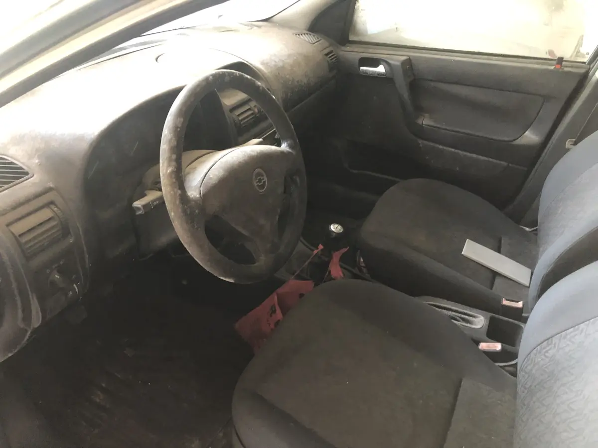 LOTE 004 - Chevrolet Astra sedan 2.0 pl. DQB1066 04/05