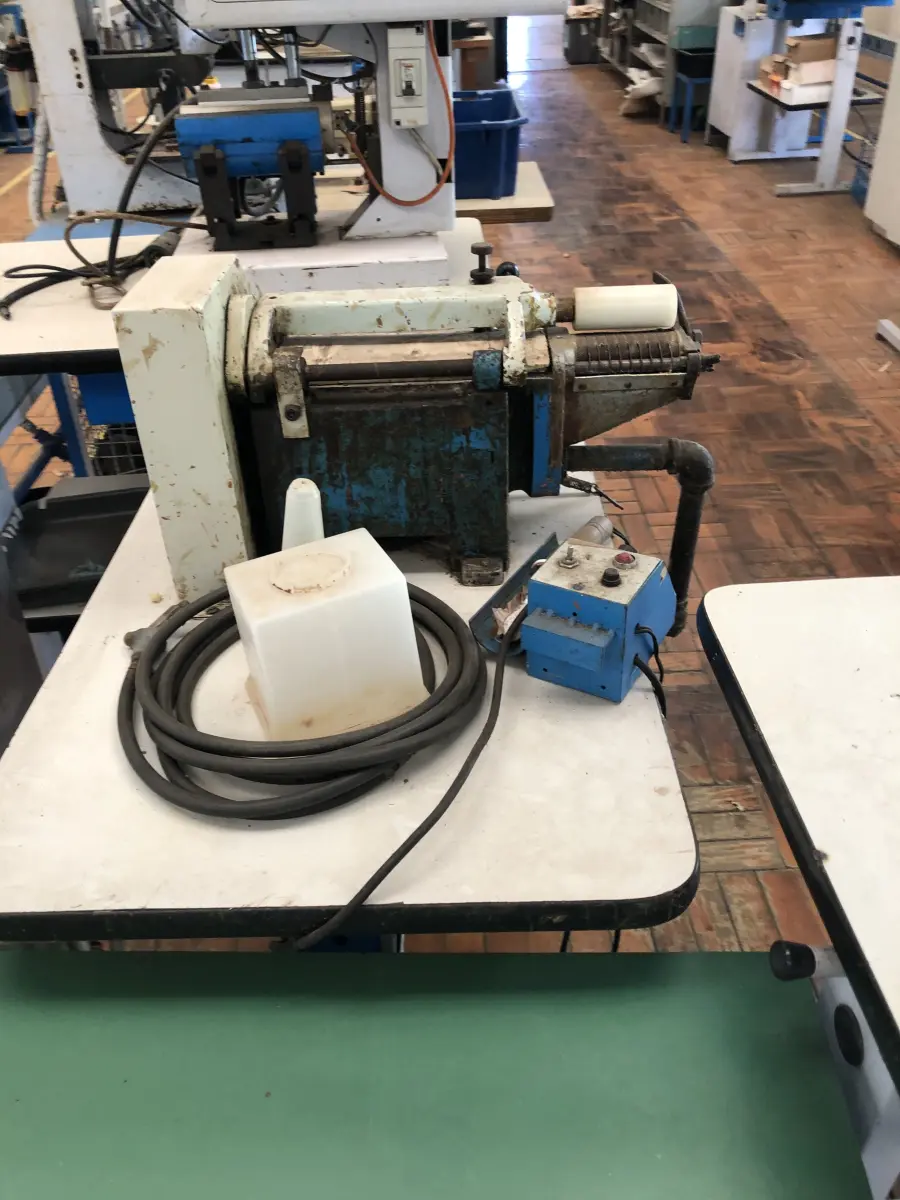 LOTE 309 - Máquina de passar cola