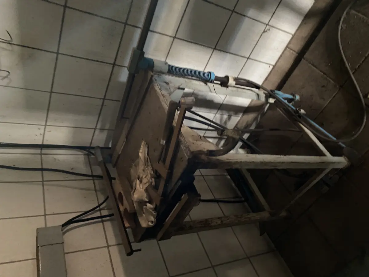 LOTE 489 - 2 bancadas   