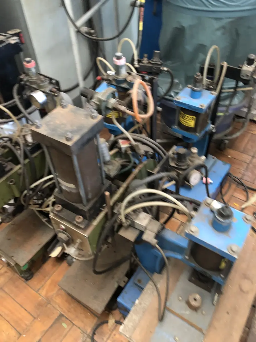 LOTE 354 - 14 prensas