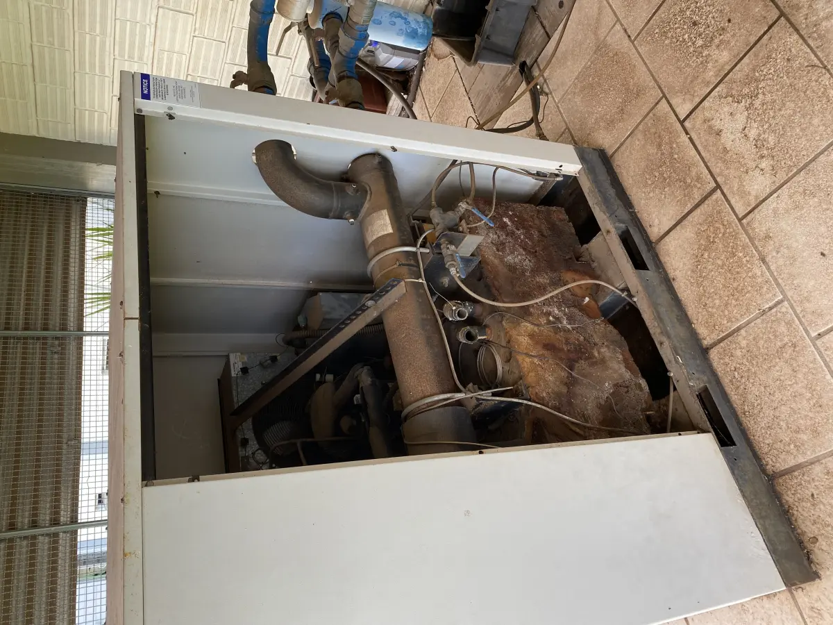 LOTE 429 - Compressor de ar parafuso Ingersoll Rand 