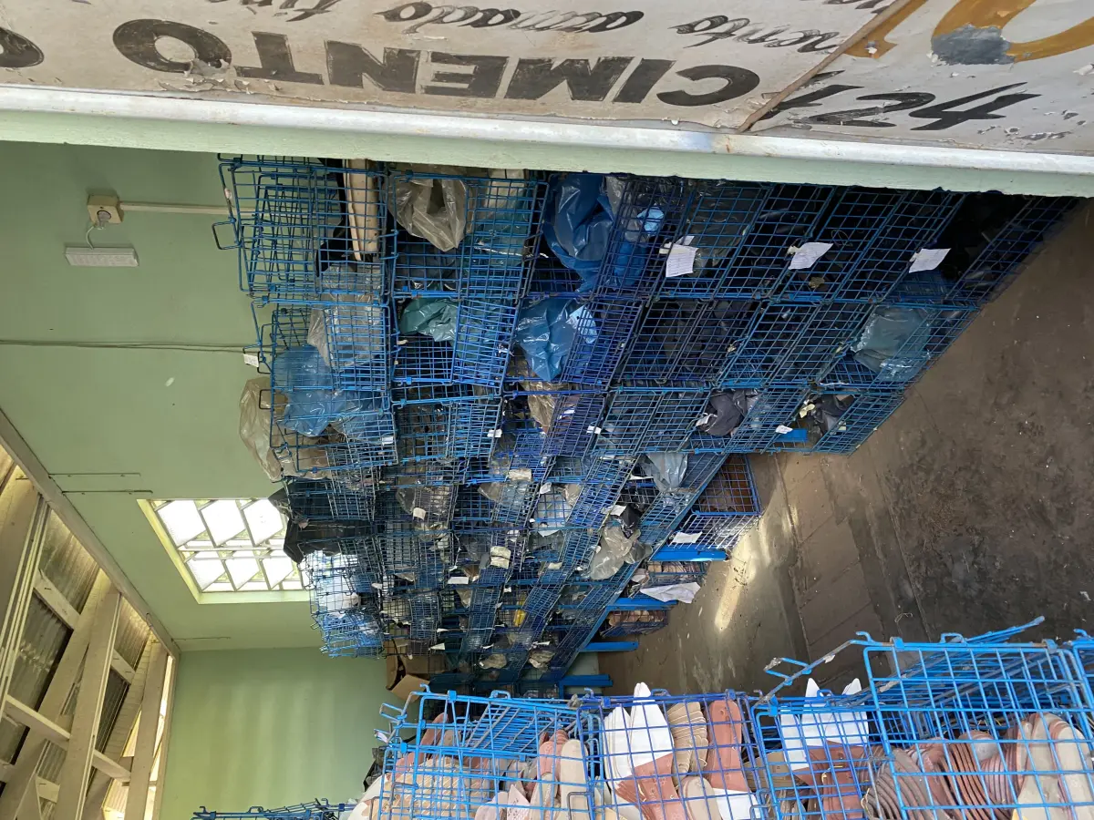 LOTE 435 - Lote de caixas de metal 