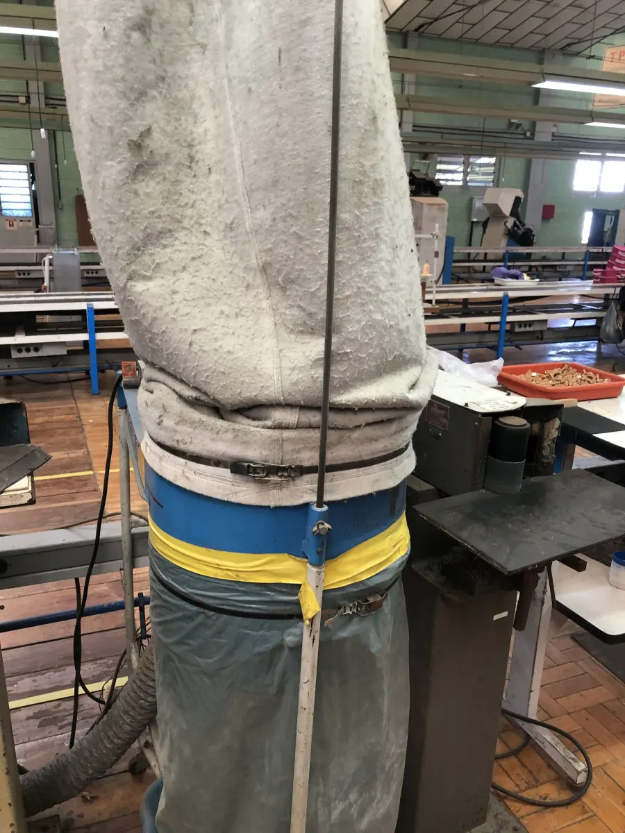 LOTE 259 - 2 coletores de pó e 2 lixadeiras 