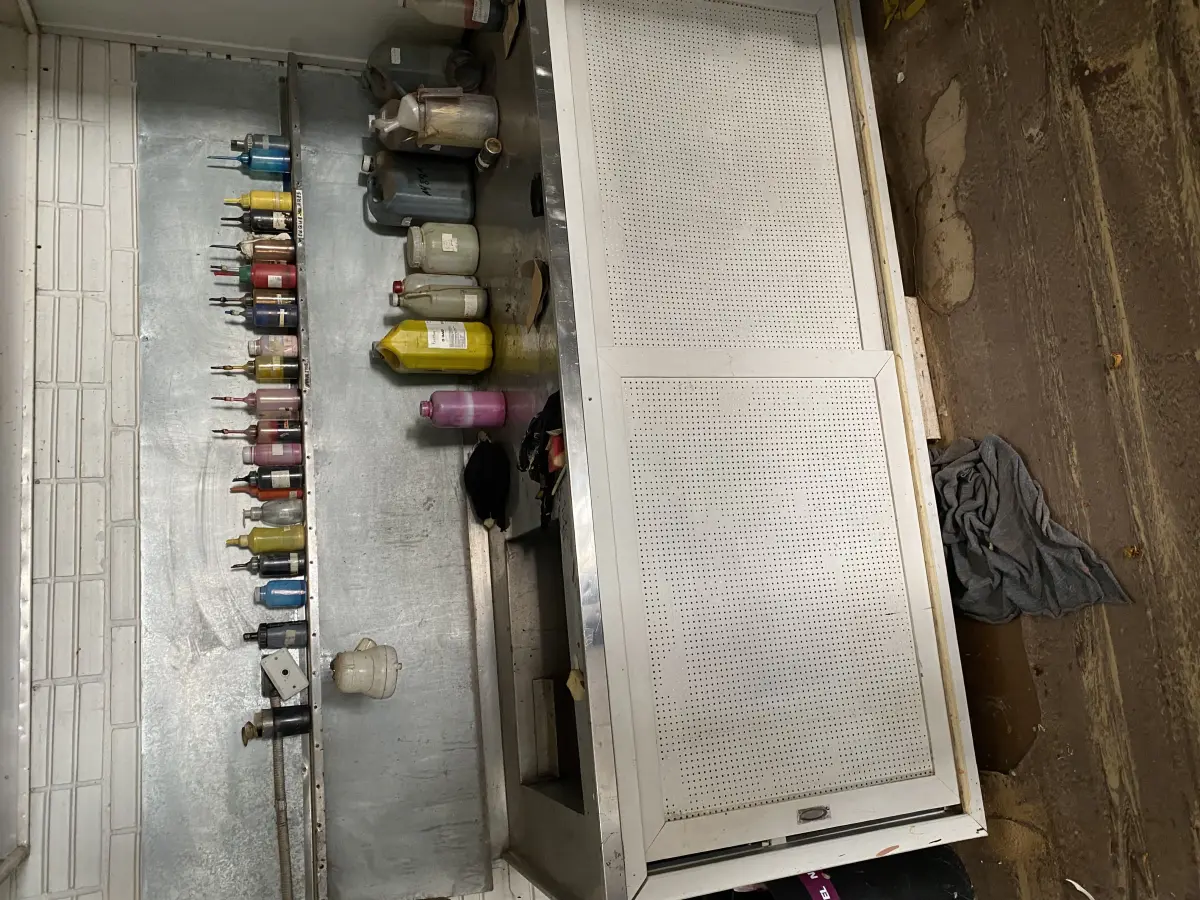 LOTE 443 - Balcão de lavagem, com coifa 