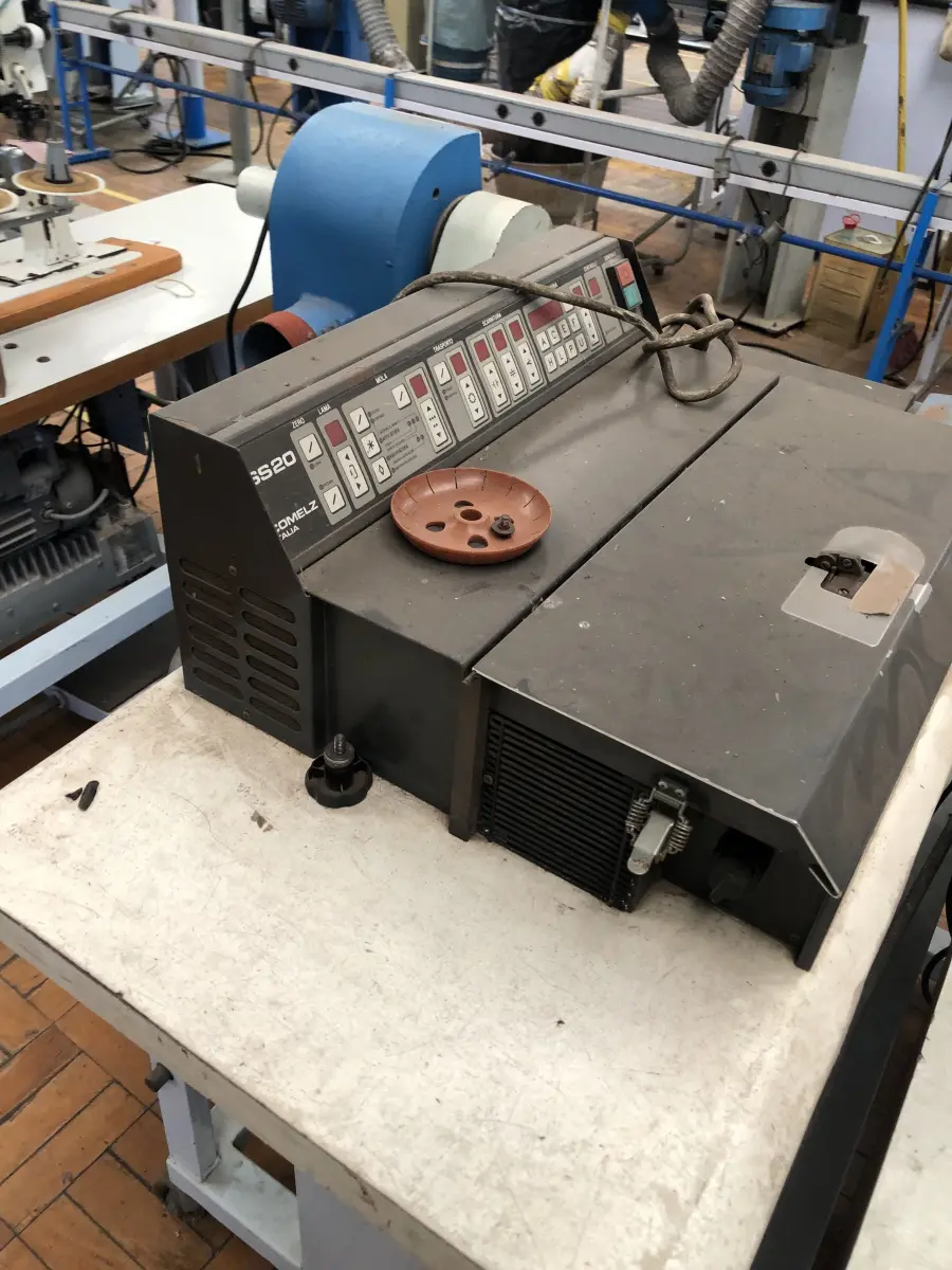 LOTE 398 - Máquina Comelz Italia 