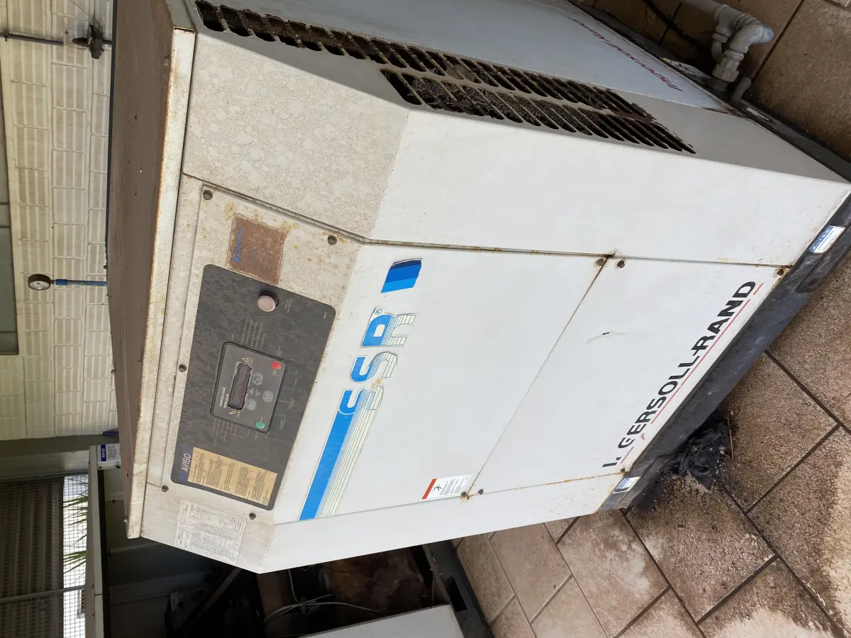 LOTE 430 - Compressor de ar parafuso Ingersoll Rand SSR