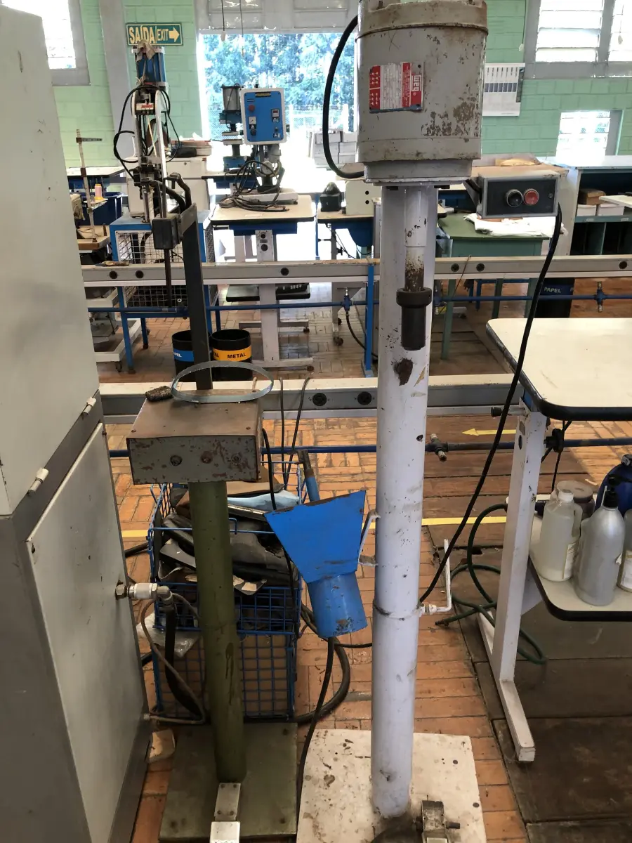 LOTE 301 - Lixadeira boneca