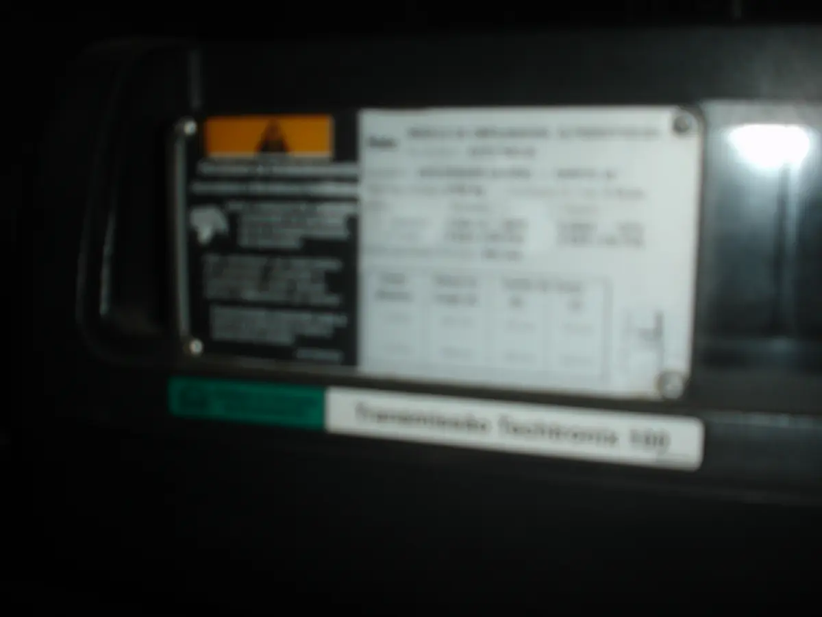 LOTE 041 - empilhadeira a gás marca Yale com o botijão