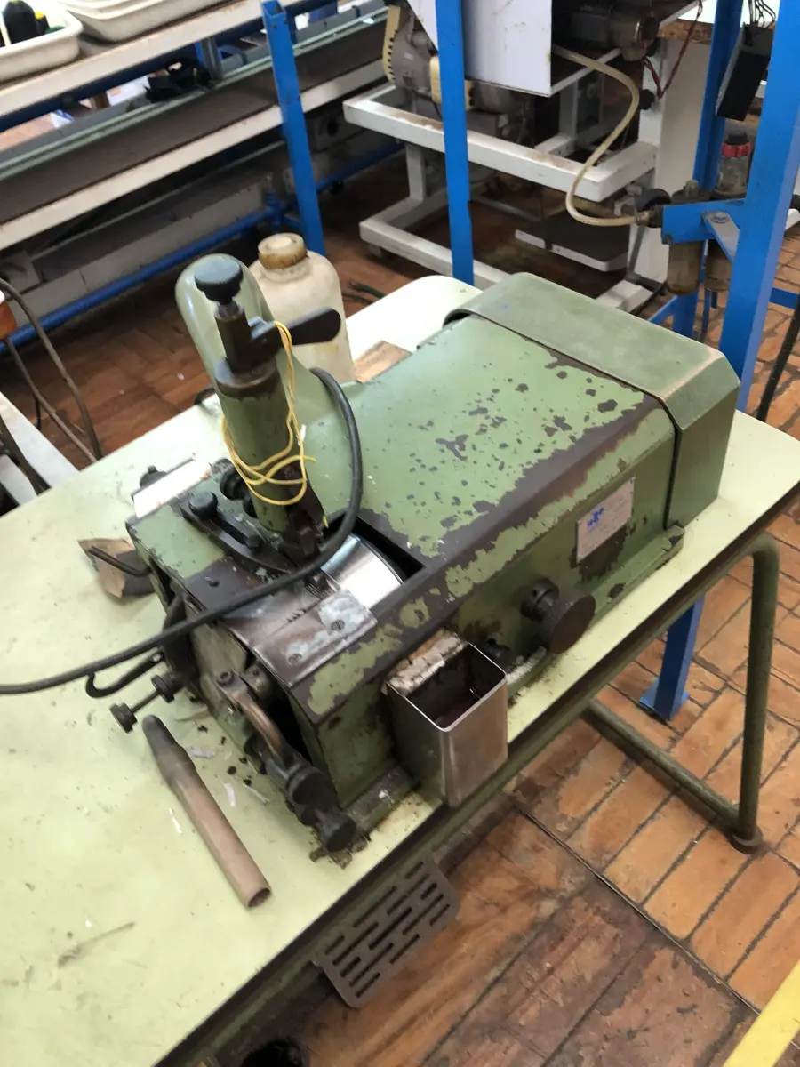 LOTE 329 - máquina de cortar tiras - Corrigindo para Chanfradeira