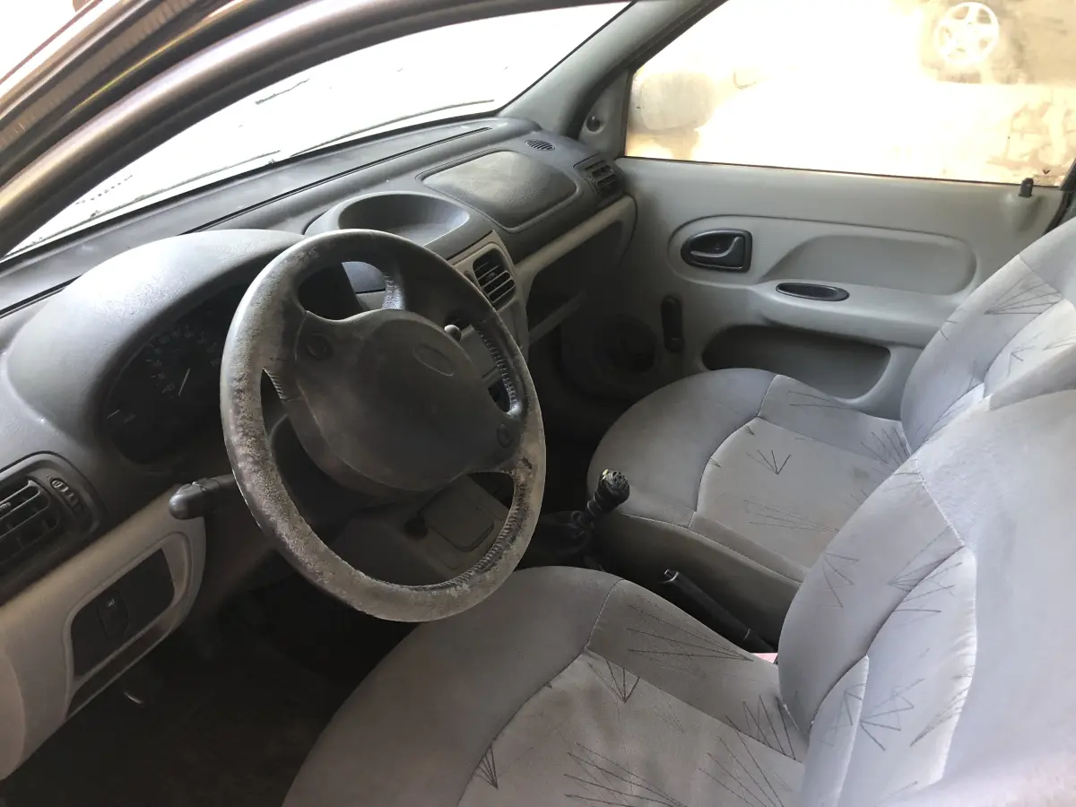 LOTE 005 - Renault Clio aut 1.0 16v pl.DMK1755 03/04