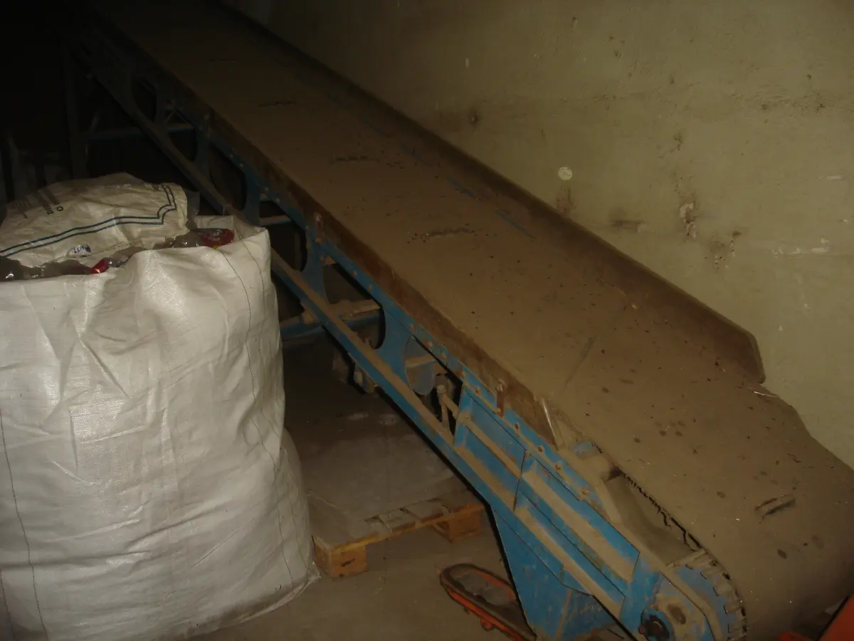 LOTE 037 - esteira inclinada transportadora de sacos 6 metros