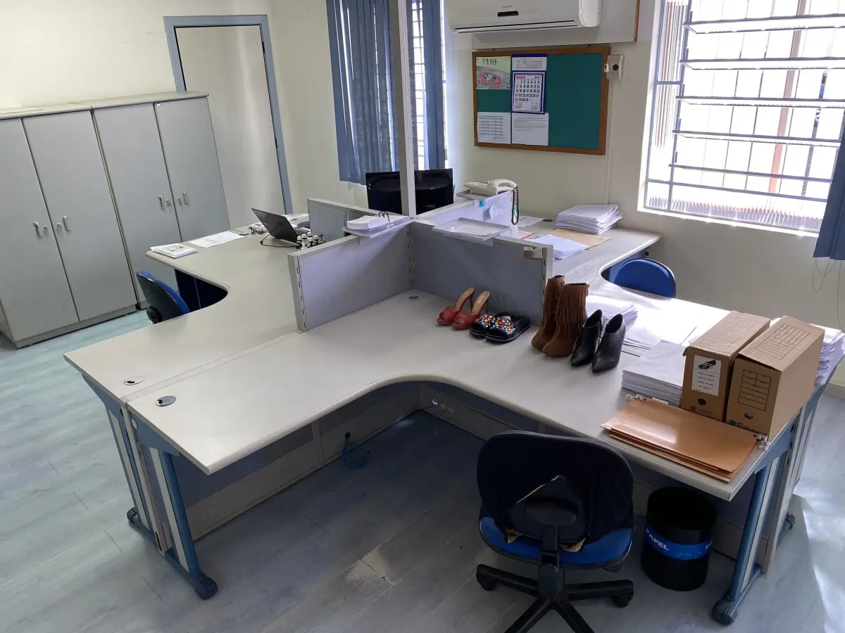 LOTE 501 - Conjunto de 4 mesas e 4 cadeiras