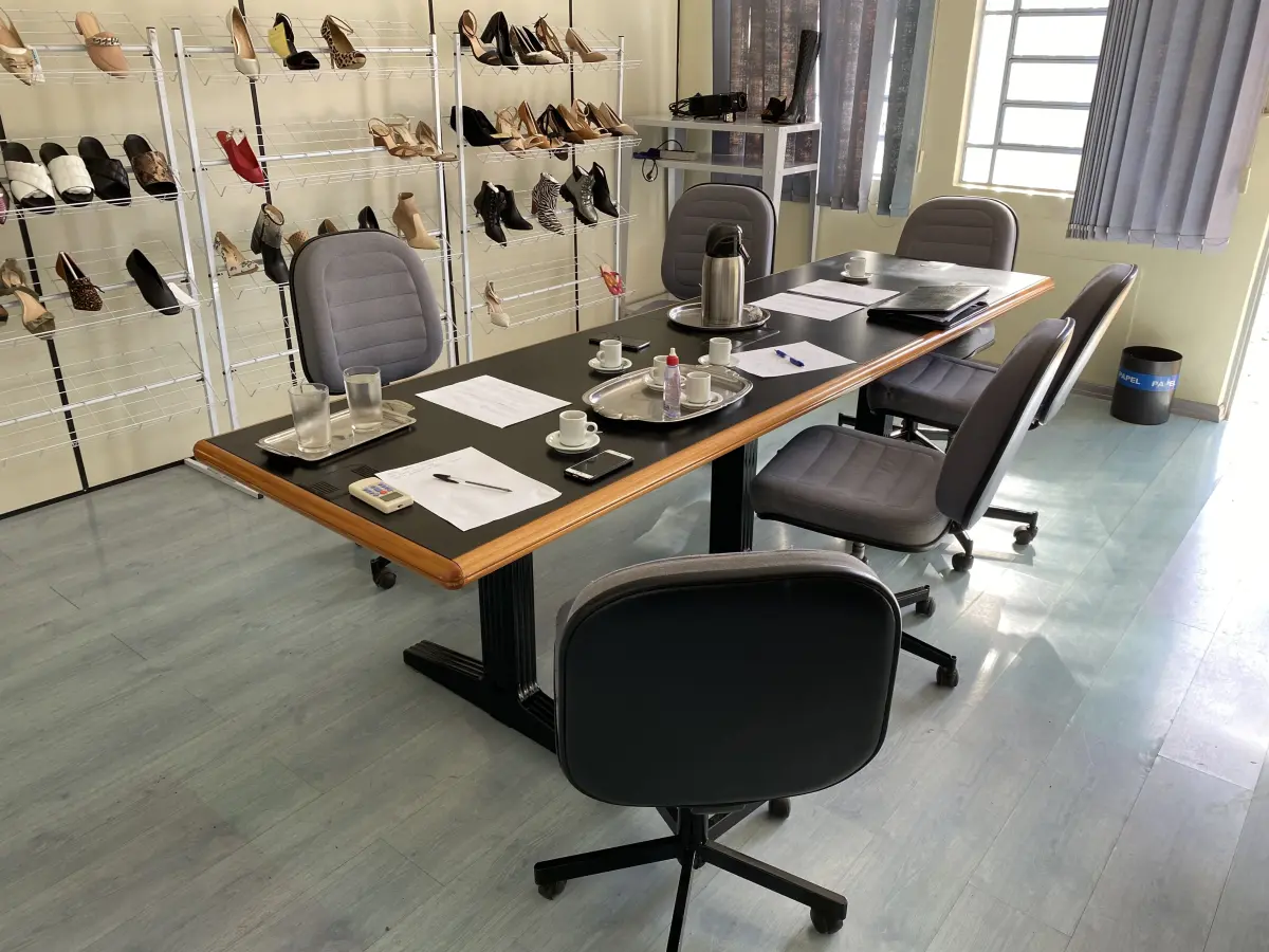 LOTE 517 - Mesa e 6 caderas