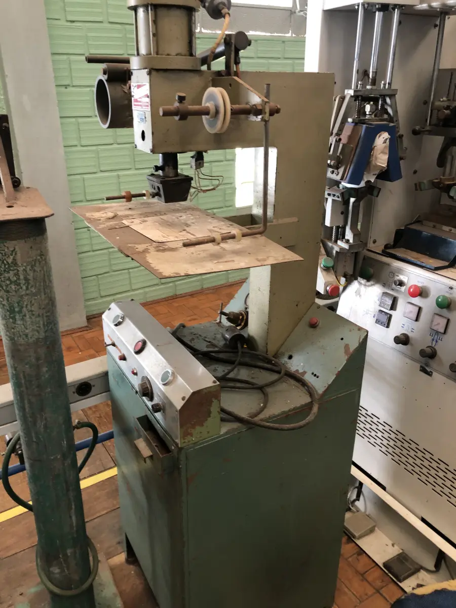 LOTE 377 - Máquina de passar fita