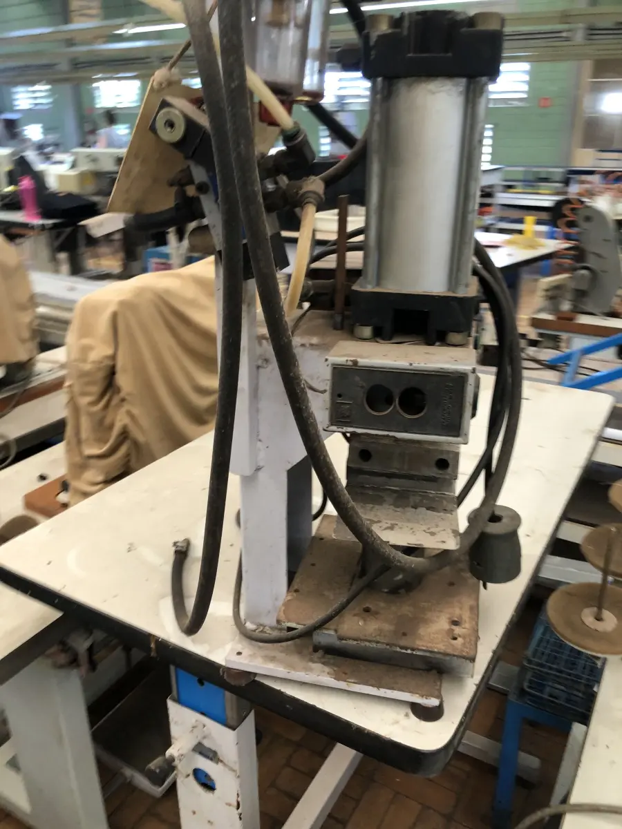 LOTE 324 - 2 prensas