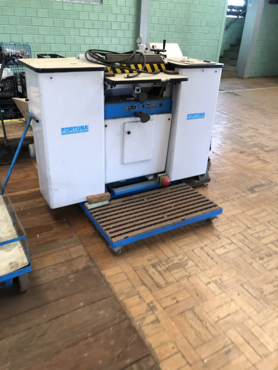 LOTE 345 - máquina de cortar 