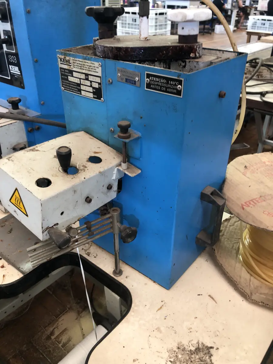 LOTE 337 - Misturador de cola 