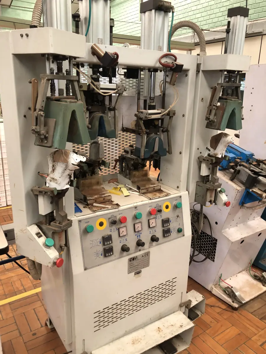 LOTE 284 - prensas 3 postos