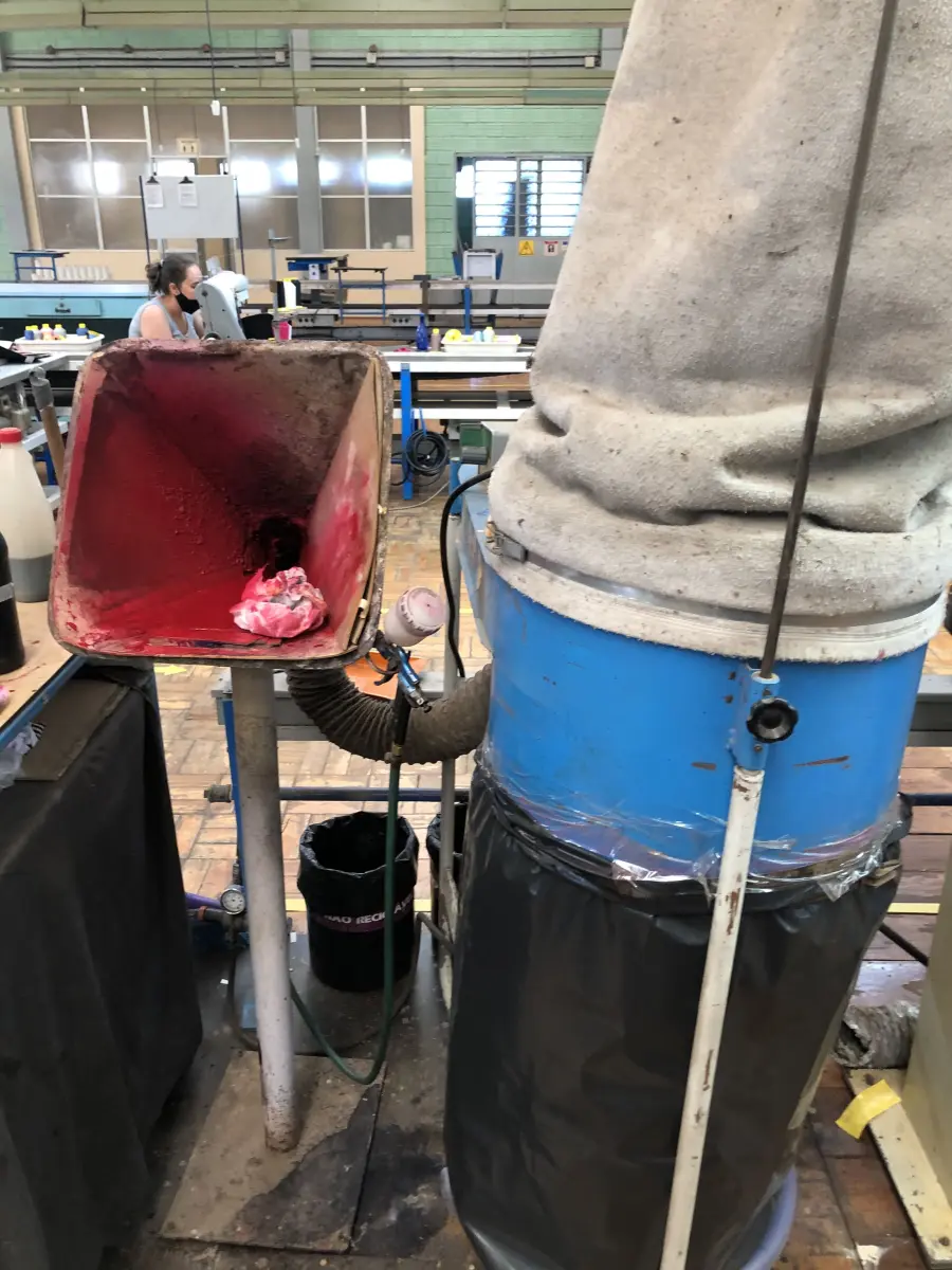 LOTE 259 - 2 coletores de pó e 2 lixadeiras 