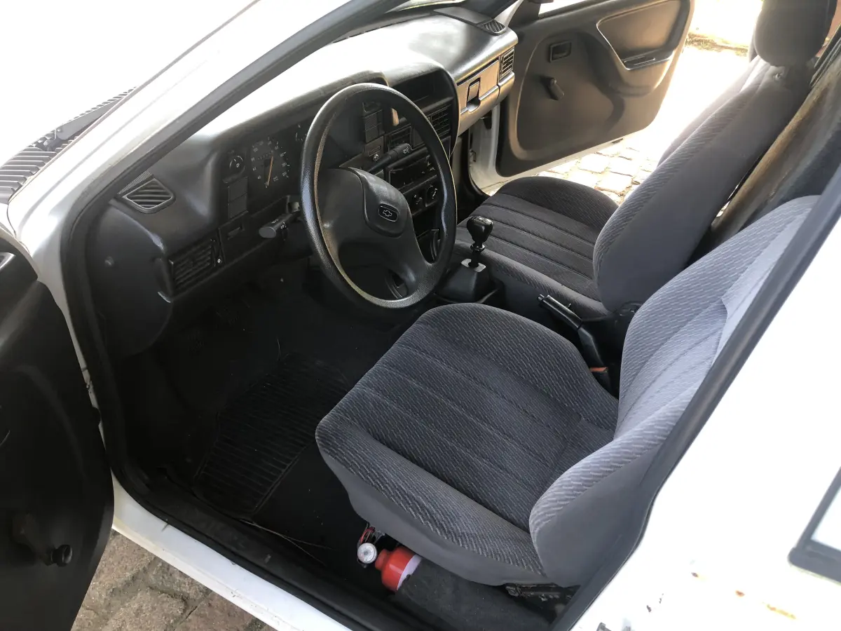 LOTE 001 - GM Kadett Ipanema ambulância 94/95