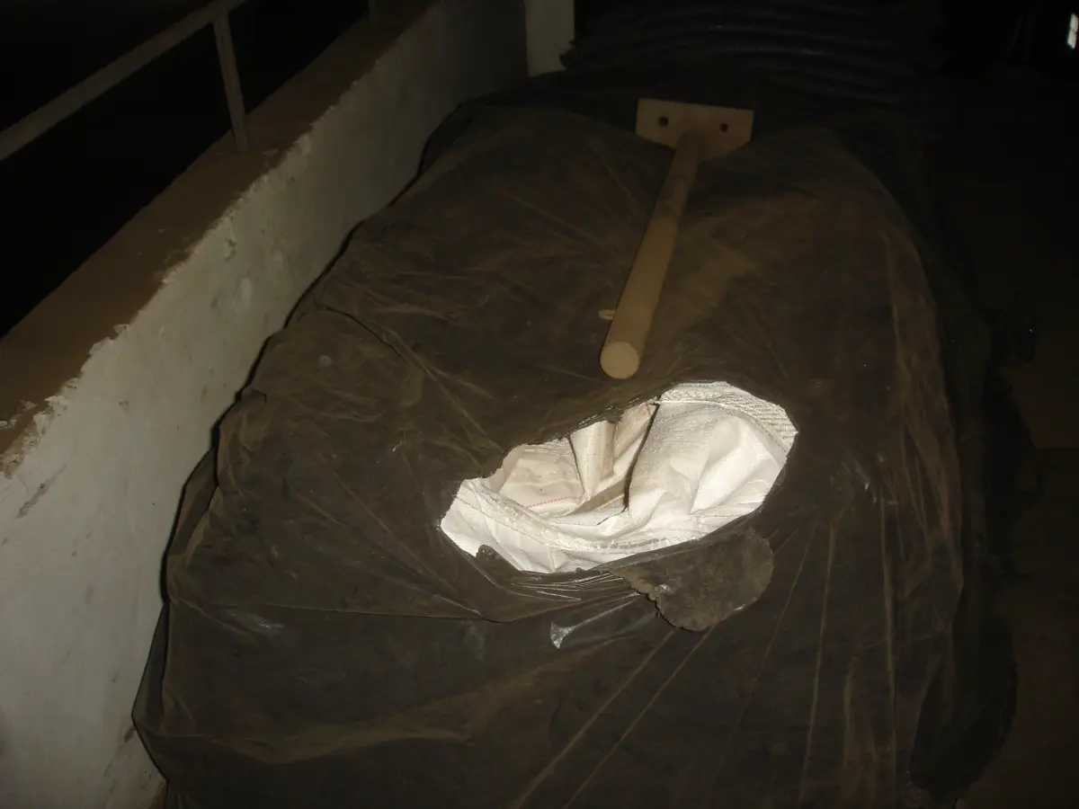 LOTE 046 - lote de lonas  sacos usados