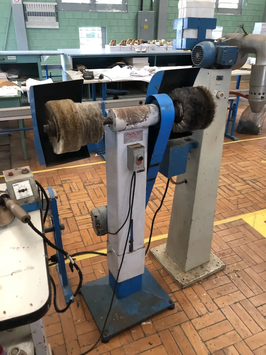 LOTE 302 - Escova dupla