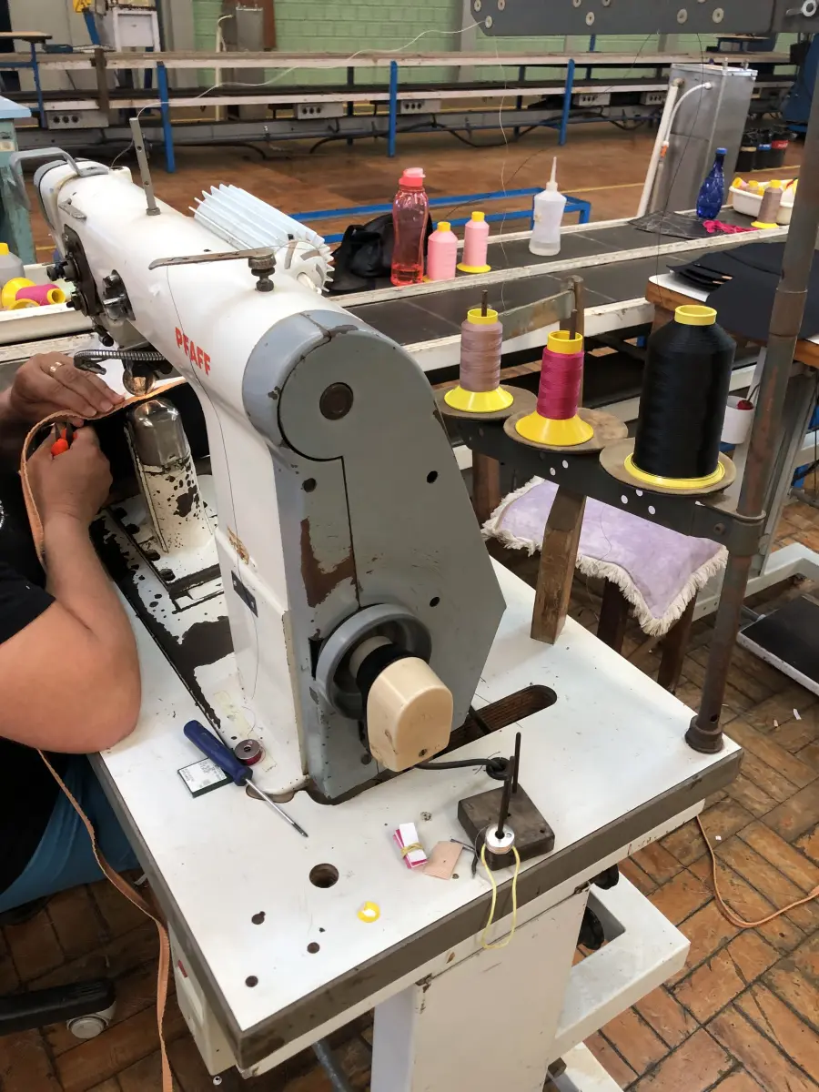 LOTE 240 - 8 máquinas de costura Pfaff