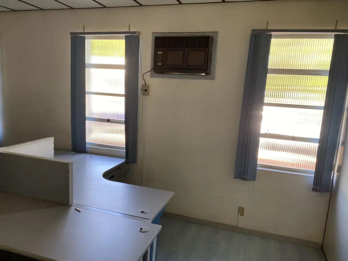 LOTE 001 - Pavilhão Industrial com área construída de 4.052,47 m2  somente em área de 25.798,02m2